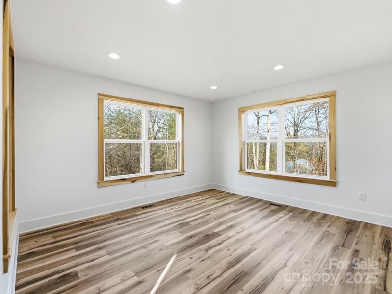 Spacious, unfurnished interior of a new home in , Nebo (Image 18).