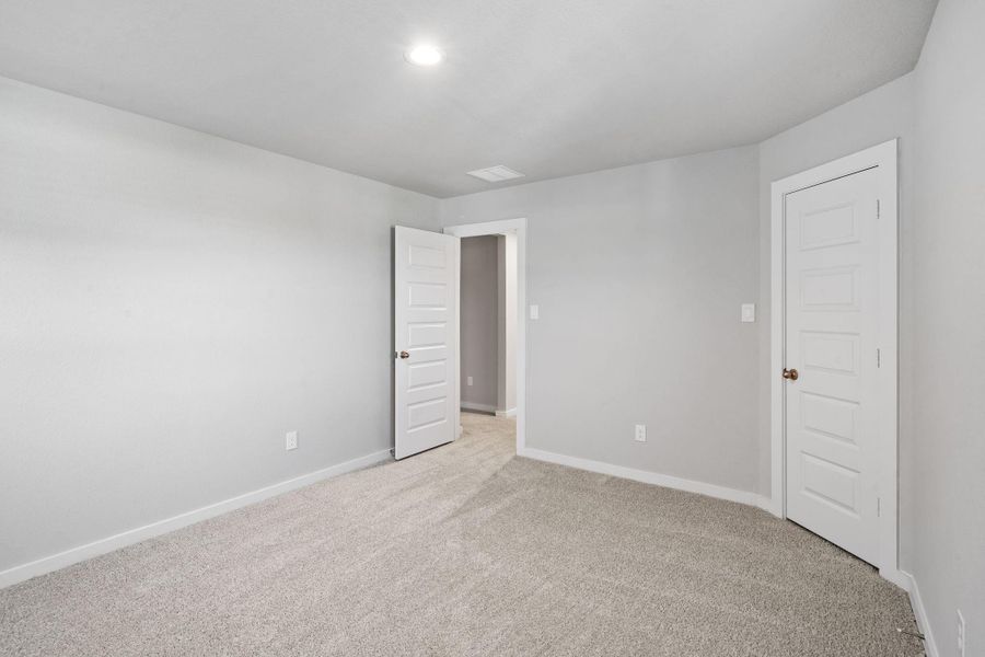Spacious, unfurnished interior of a new home in Grand Oaks Village, Houston (Image 13).