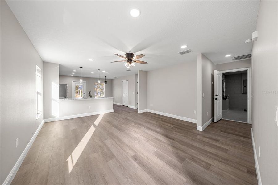Spacious, unfurnished interior of a new home in , Williston (Image 18).