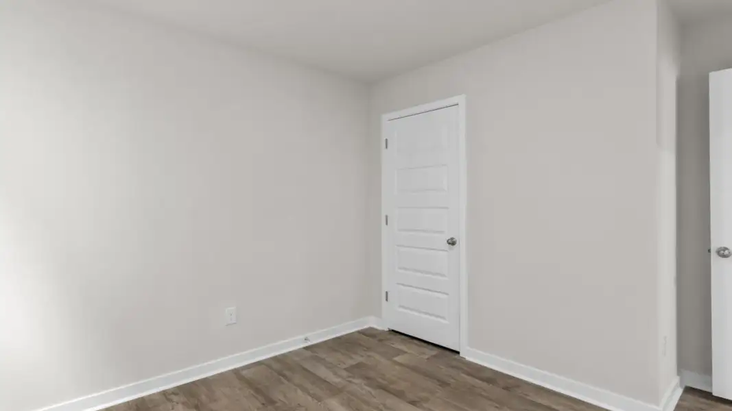 Spacious, unfurnished interior of a new home in Vineyard Trail, Jacksonville (Image 23).