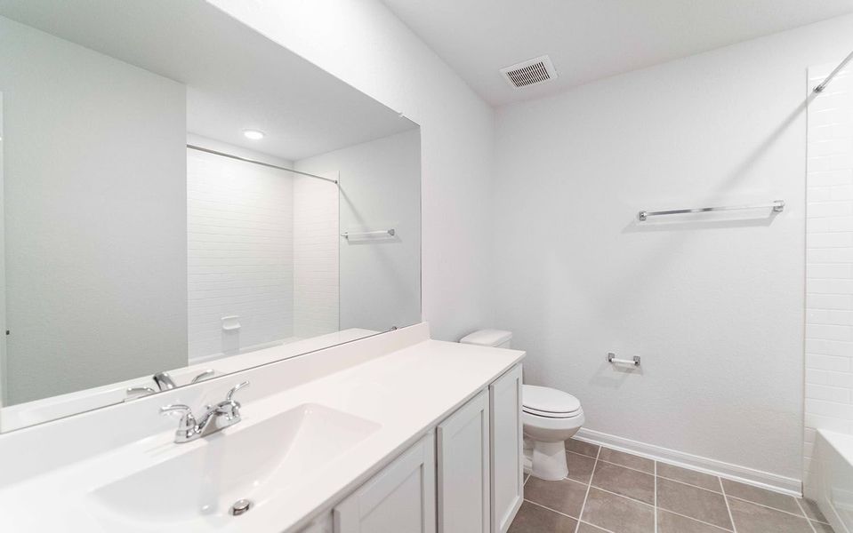 Furnished interior view inside a new home in Hannah Heights, Seguin (Image 6).