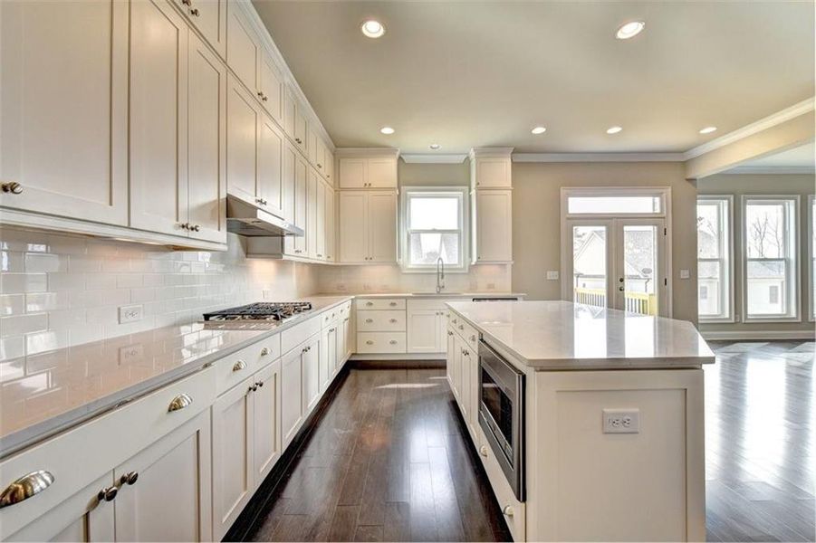 Furnished interior view inside a new home in Bellwyn, Johns Creek (Image 4).