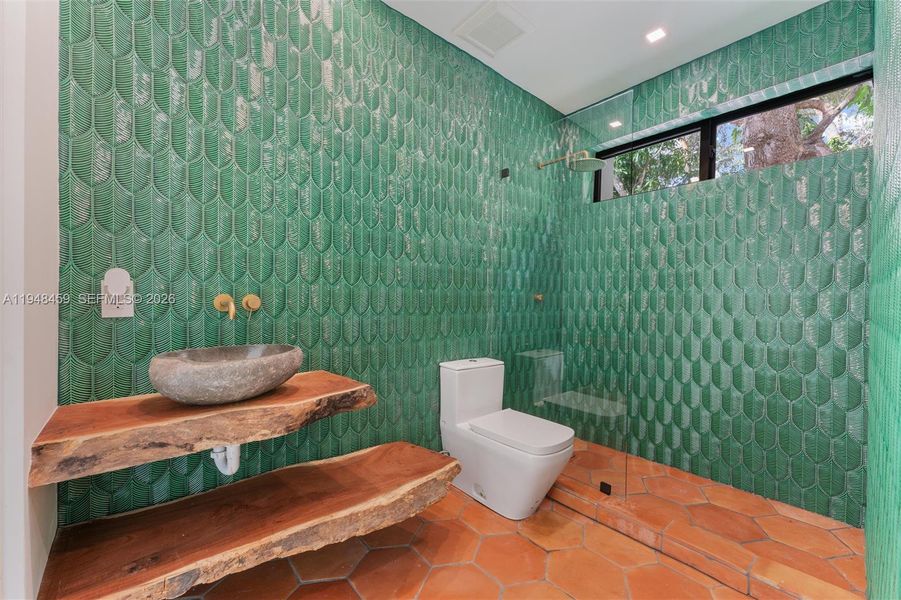 Image 33 of a home in .