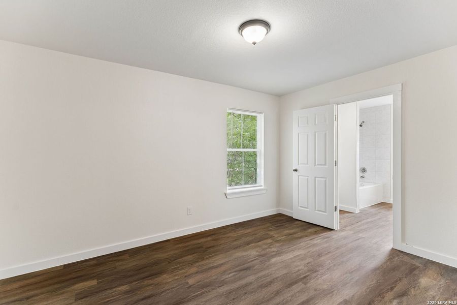 Spacious, unfurnished interior of a new home in , San Antonio (Image 12).