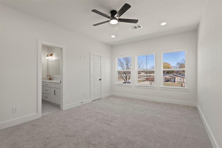 Spacious, unfurnished interior of a new home in , Dallas (Image 31).