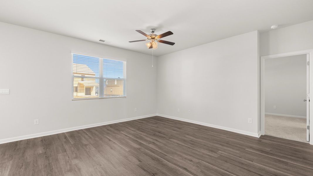 Spacious, unfurnished interior of a new home in Estates at Deer Hollow, Grovetown (Image 16).