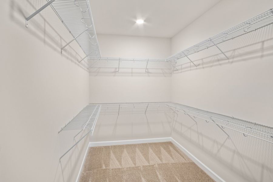 Spacious, unfurnished interior of a new home in Coastal Club of the Carolinas, Calabash (Image 12).