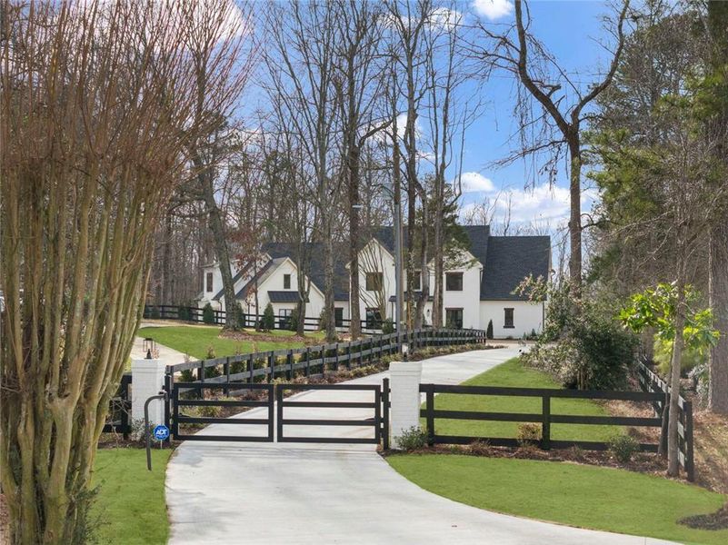 Community amenities in , Alpharetta (Image 77).