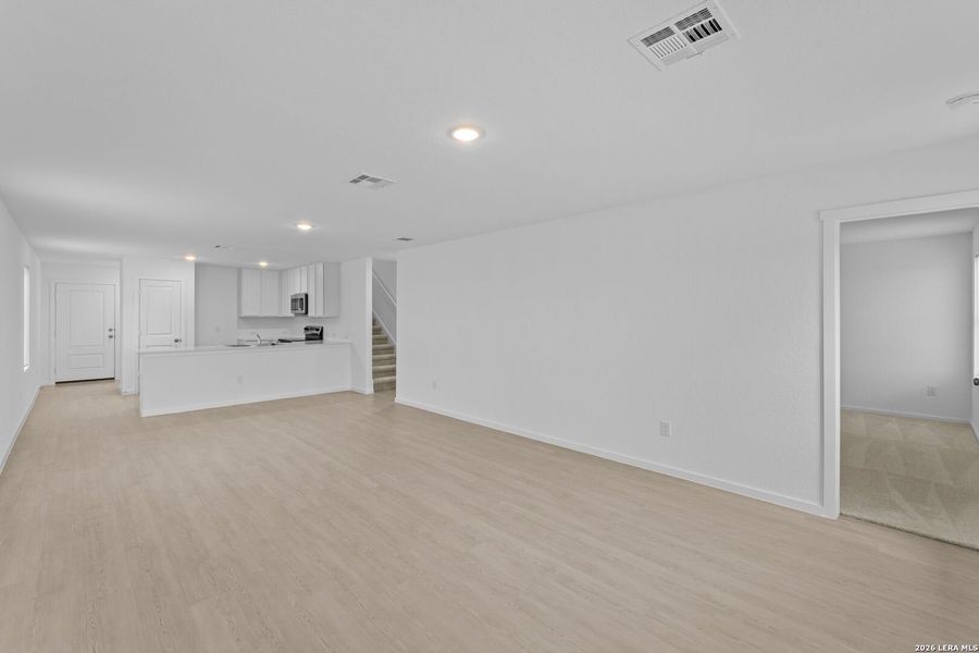 Spacious, unfurnished interior of a new home in Guadalupe Ridge, New Braunfels (Image 16).