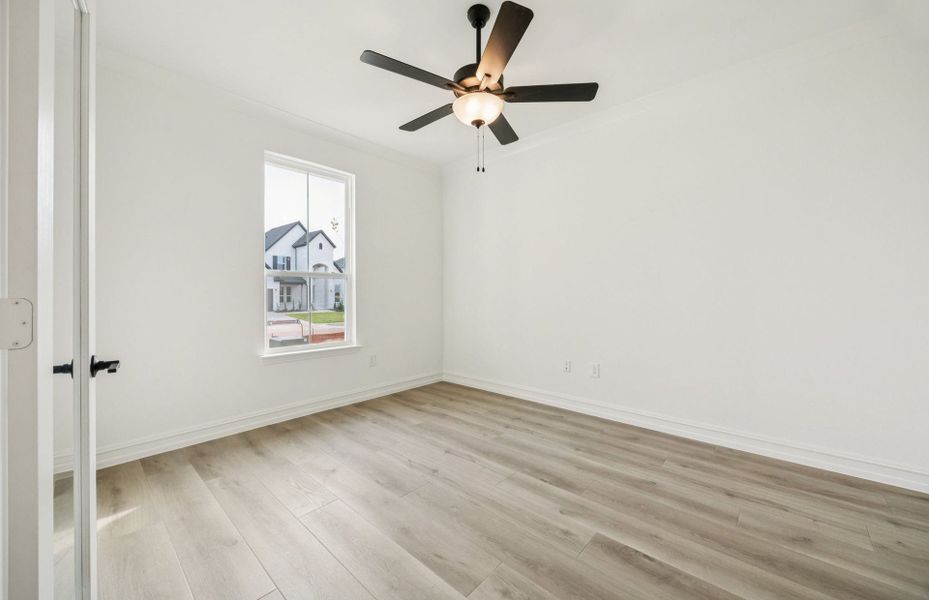 Representative unfurnished interior of a home built from the Ferris by Pulte Homes in Highland Lakes, McKinney (Image 31).
