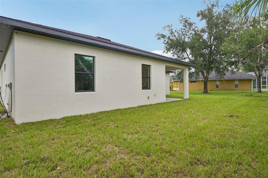 Exterior details and patio area of a home in , North Port (Image 4).