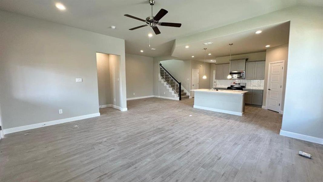 Spacious, unfurnished interior of a new home in Rock Creek Ranch, Fort Worth (Image 18). Spacious, unfurnished interior of a new home in Rock Creek Ranch, Fort Worth (Image 18).
