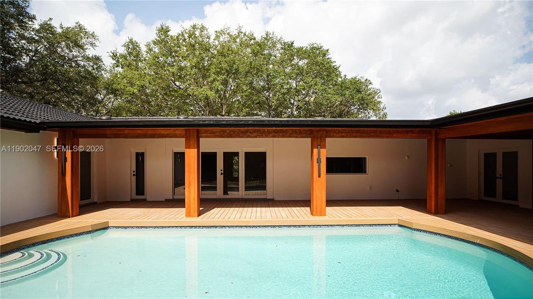 Exterior details and patio area of a home in , Palmetto Bay (Image 24).