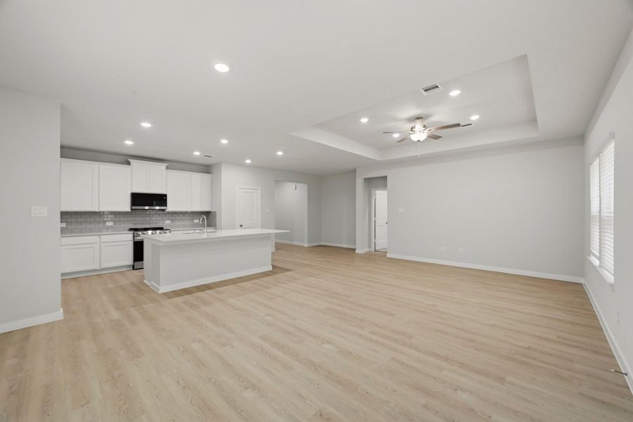 Spacious, unfurnished interior of a new home in Encino Estates, Dayton (Image 18).