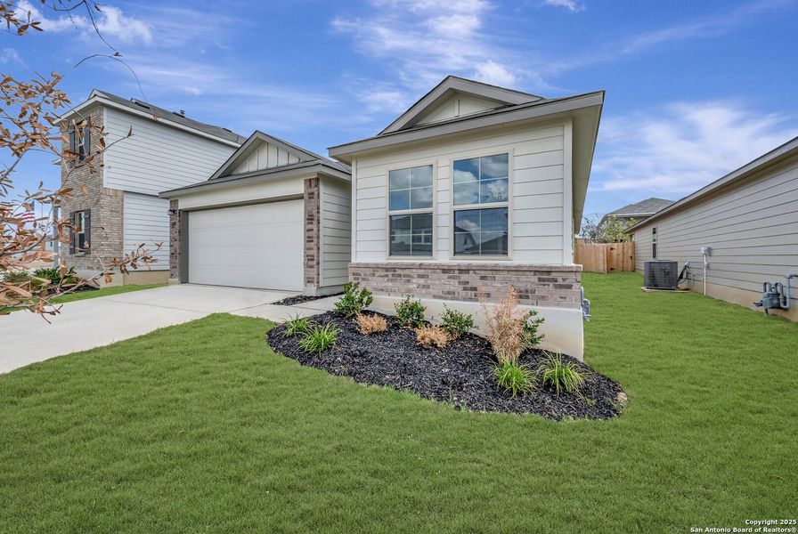 Exterior details and patio area of a home in Mesquite Ridge, San Antonio (Image 14). Exterior details and patio area of a home in Mesquite Ridge, San Antonio (Image 14).