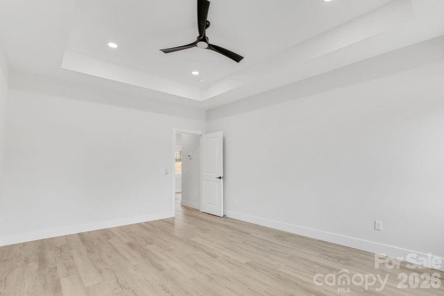 Spacious, unfurnished interior of a new home in , Dallas (Image 35).