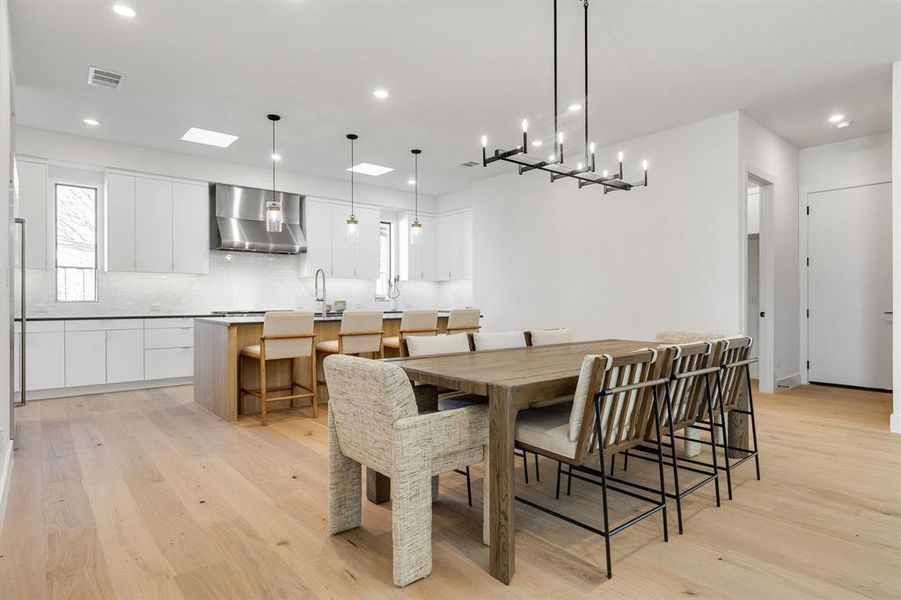Furnished interior view inside a new home in , Farmers Branch (Image 11).