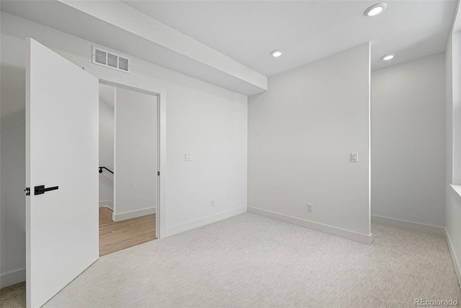 Spacious, unfurnished interior of a new home in , Lakewood (Image 33).