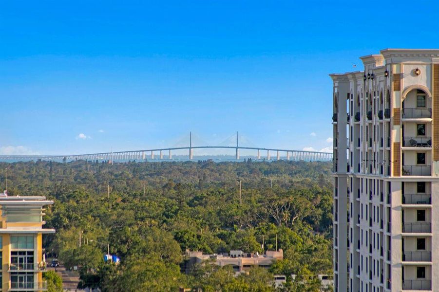 Condo located in St. Petersburg, FL showcasing its design and architecture (Image 24).