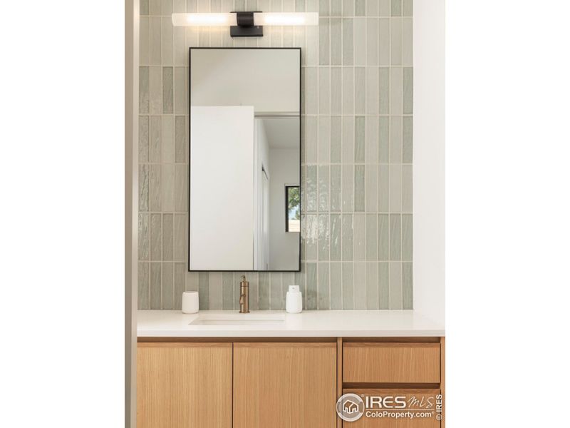 Guest bathroom. Guest bathroom.