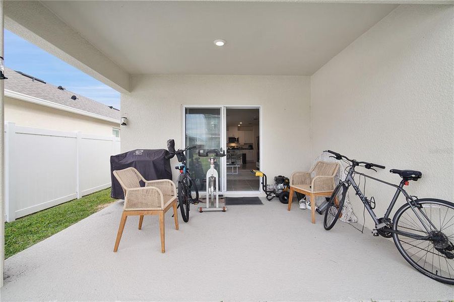 Exterior details and patio area of a home in Kindred, Kissimmee (Image 3).