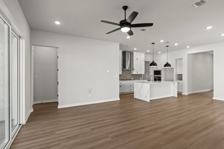 Spacious, unfurnished interior of a new home in Lariat, Liberty Hill (Image 23).