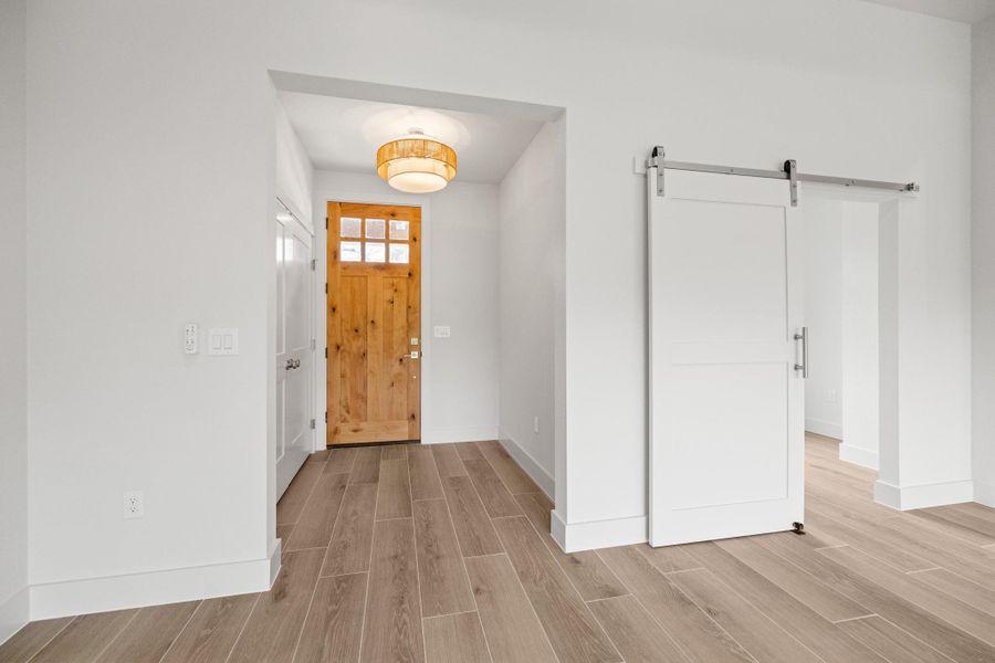 Spacious, unfurnished interior of a new home in , Lago Vista (Image 14).