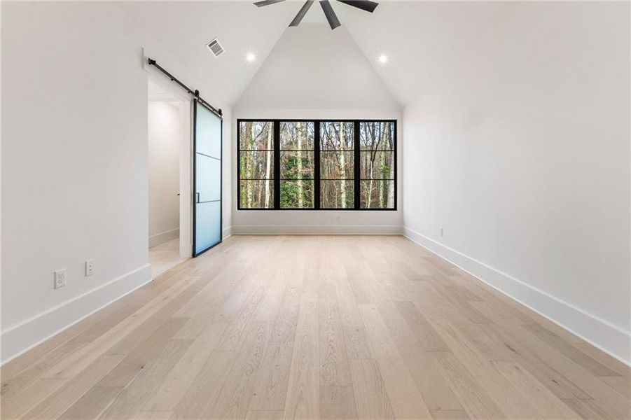 Spacious, unfurnished interior of a new home in , Alpharetta (Image 59).
