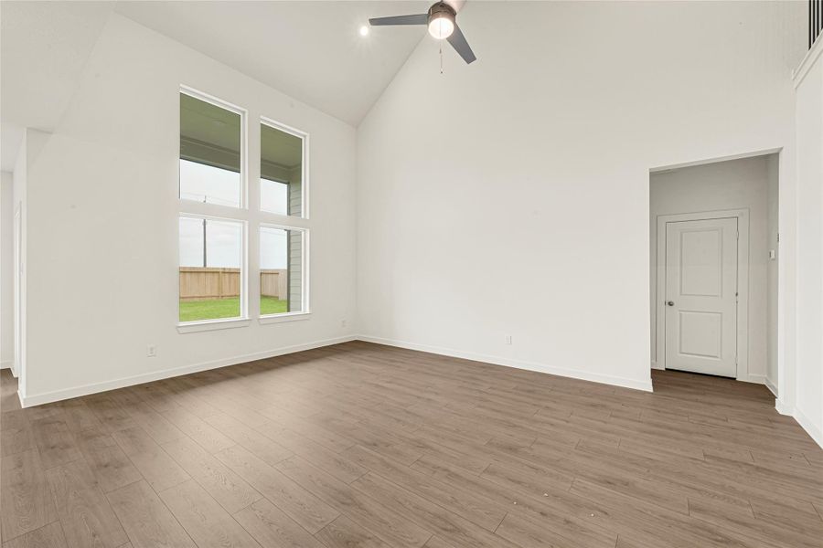 Spacious, unfurnished interior of a new home in Tamarron, Fulshear (Image 12).