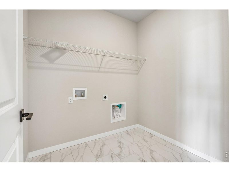 Spacious, unfurnished interior of a new home in Farmstead, Berthoud (Image 20).