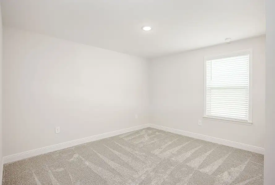 Spacious, unfurnished interior of a new home in Malabar Springs, Palm Bay (Image 53).