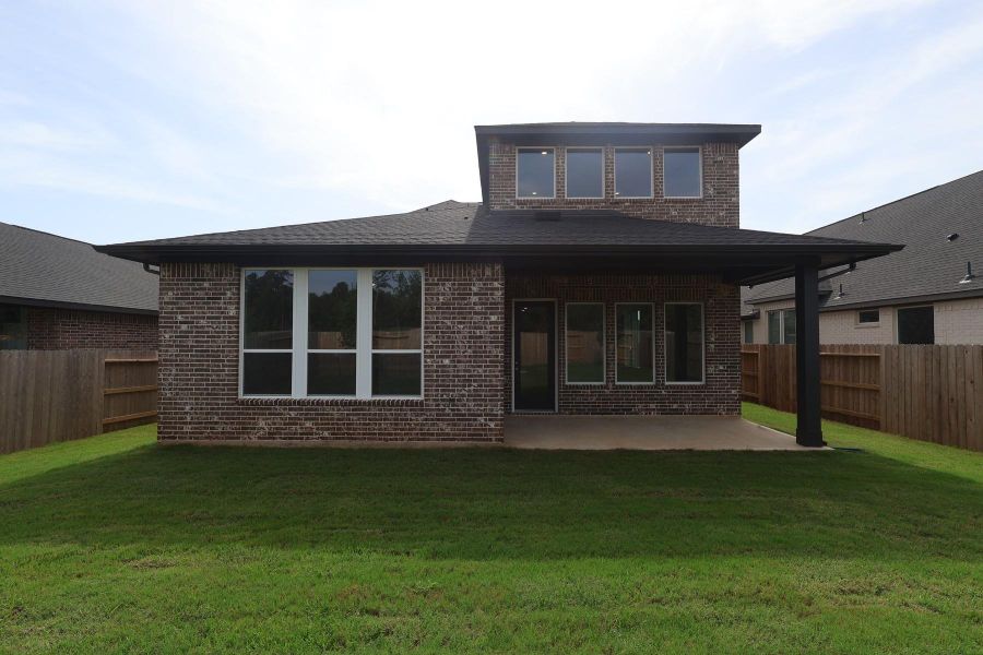 Exterior details and patio area of a home in Clopton Farms, Montgomery (Image 3).