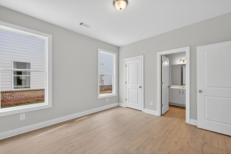 Spacious, unfurnished interior of a new home in Hemingway, Flowery Branch (Image 41).