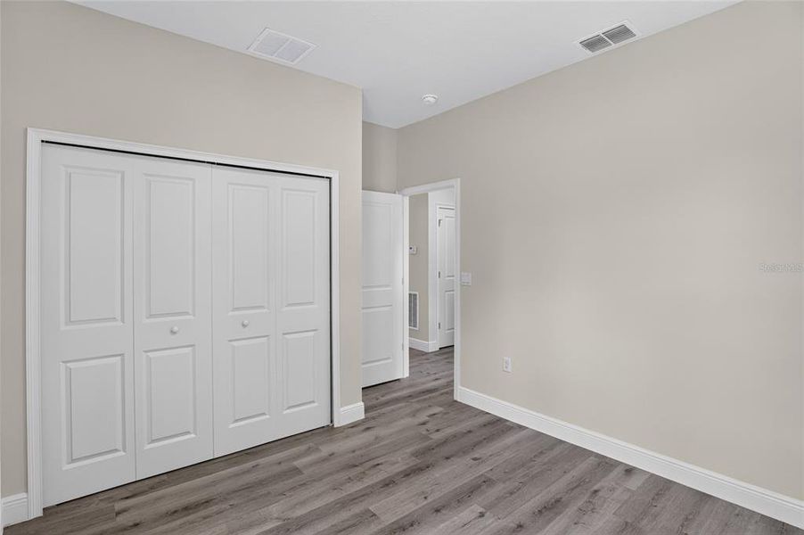Spacious, unfurnished interior of a new home in , Citrus Springs (Image 12).