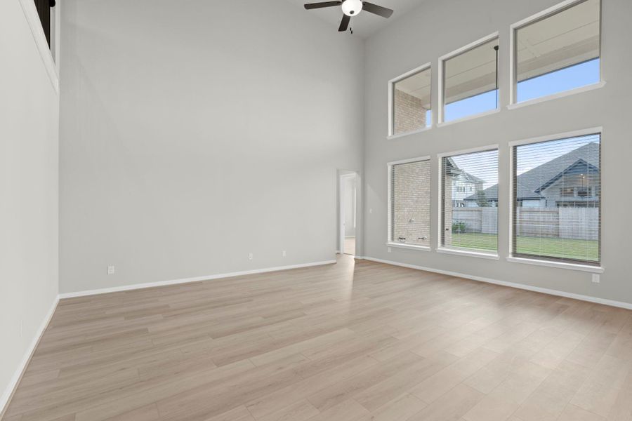 Spacious, unfurnished interior of a new home in Valencia 60', Manvel (Image 21).