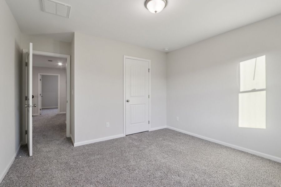 Spacious, unfurnished interior of a new home in Hayden Pointe, St. Marys (Image 36).