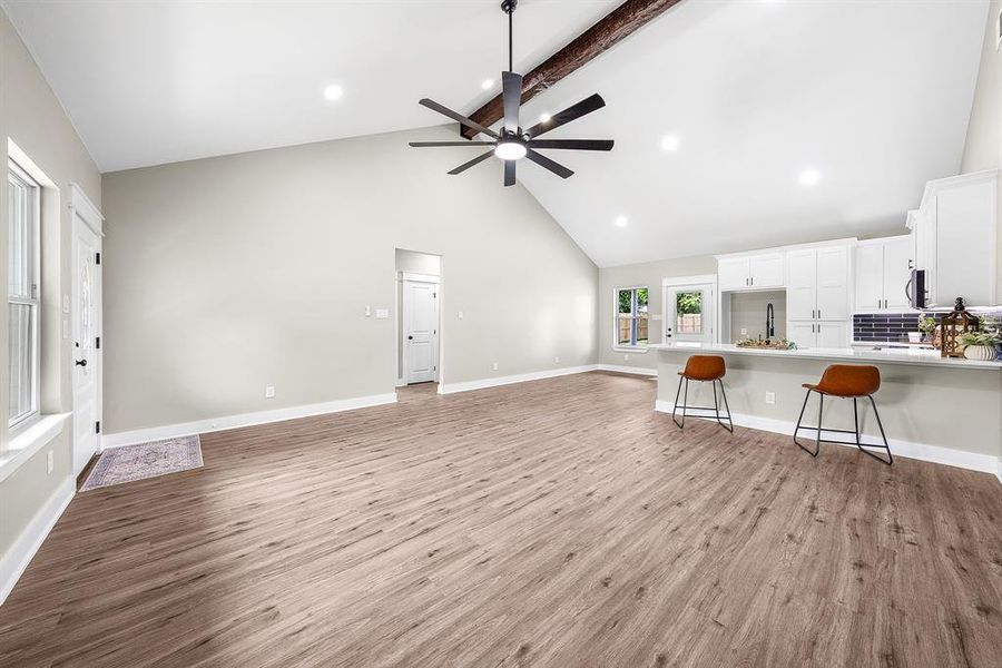 Spacious, unfurnished interior of a new home in , Sulphur Springs (Image 24).