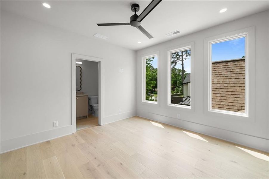 Spacious, unfurnished interior of a new home in , Alpharetta (Image 38). Spacious, unfurnished interior of a new home in , Alpharetta (Image 38).
