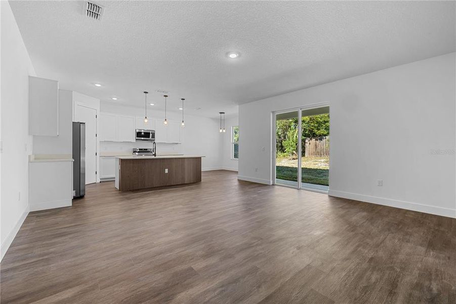 Spacious, unfurnished interior of a new home in , Deland (Image 21).