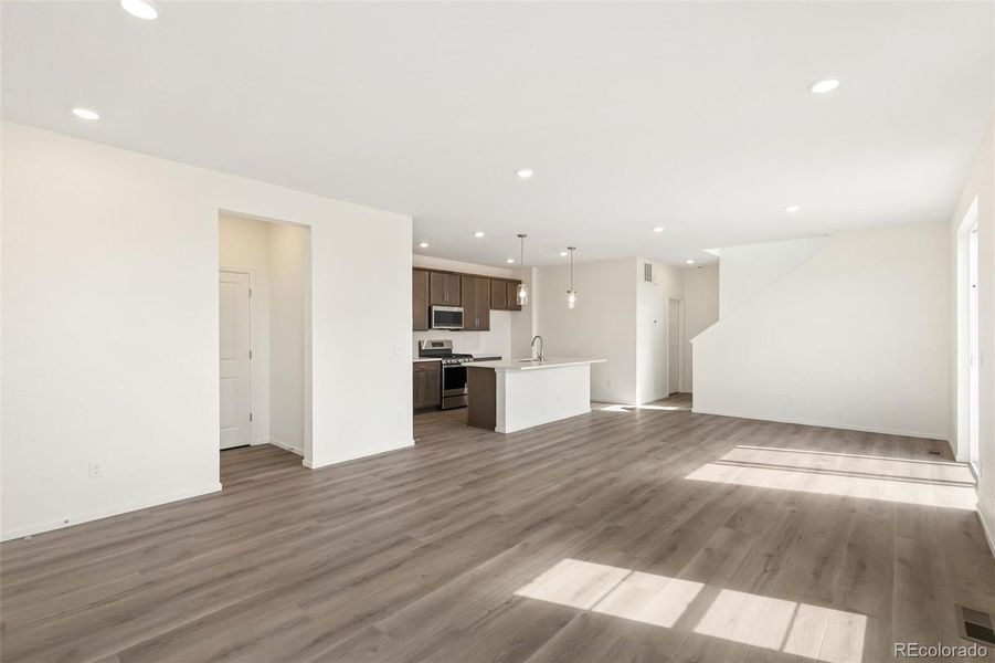 Spacious, unfurnished interior of a new home in , Aurora (Image 29).