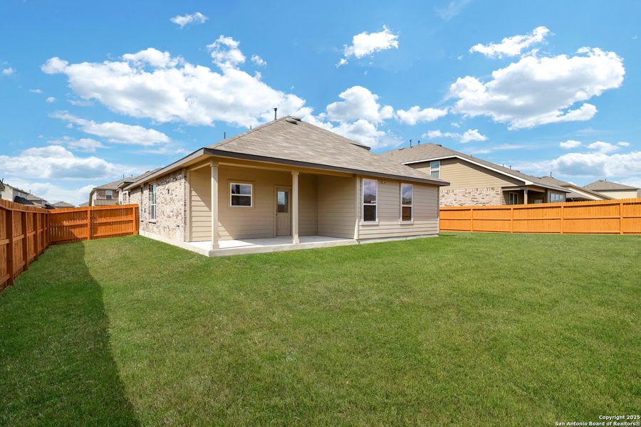 Exterior details and patio area of a home in Steele Creek, Cibolo (Image 1).