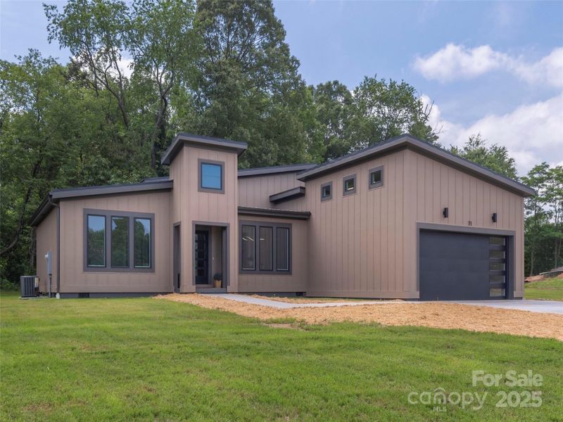 Front exterior of a new home in , Asheville, NC, highlighting curb appeal (Image 22). Front exterior of a new home in , Asheville, NC, highlighting curb appeal (Image 22).