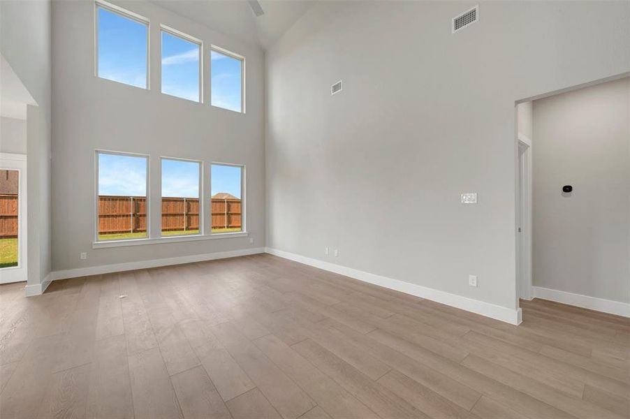 Spacious, unfurnished interior of a new home in Lily Creek at Sutton Fields, Aubrey (Image 27).