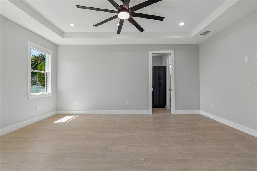 Spacious, unfurnished interior of a new home in , Tampa (Image 67).