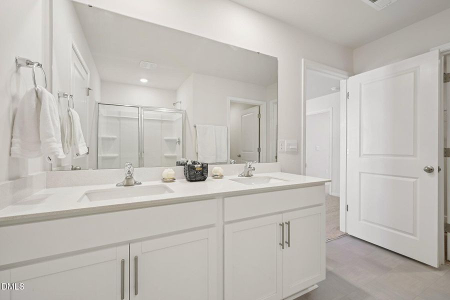 primary bath 3-Blue Aspen Dr-S2009-024