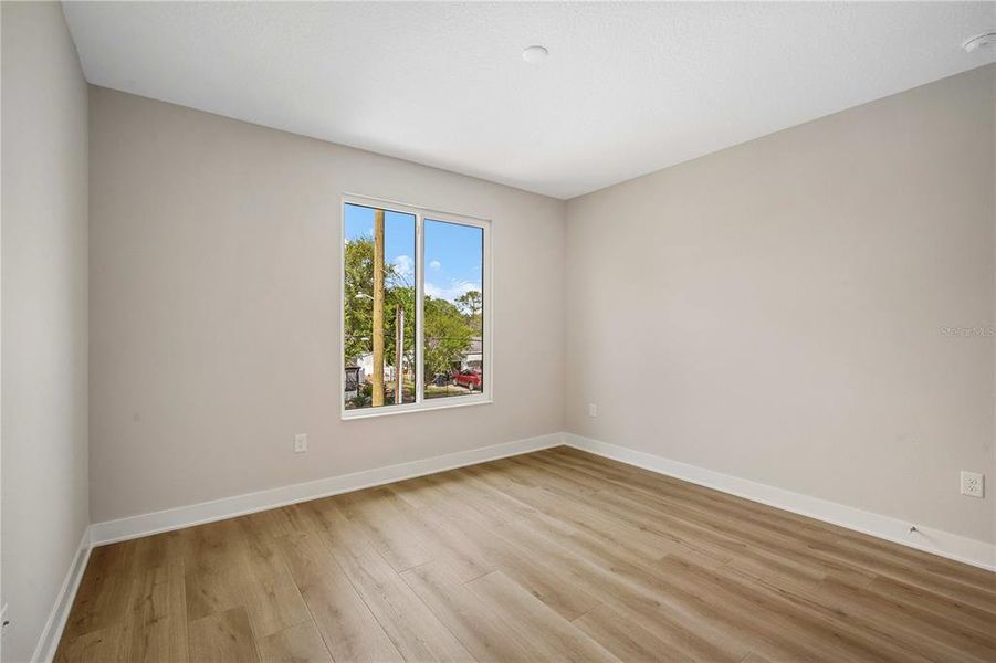Spacious, unfurnished interior of a new home in , Tampa (Image 28).