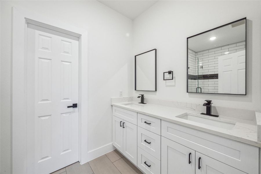 Furnished interior view inside a new home in , Santa Fe (Image 6).