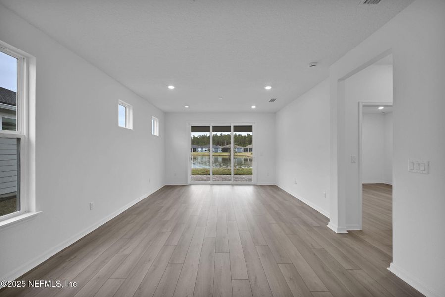 Spacious, unfurnished interior of a new home in , Yulee (Image 23).
