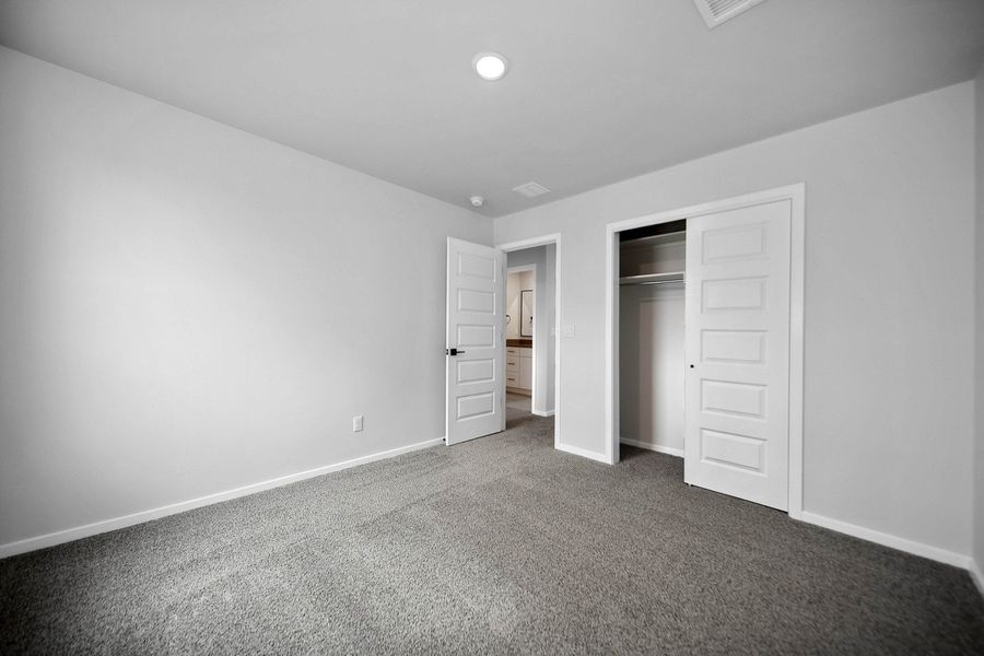 Representative unfurnished interior of a home built from the Capitan by Hakes Brothers in Summer Sky North, El Paso (Image 16).