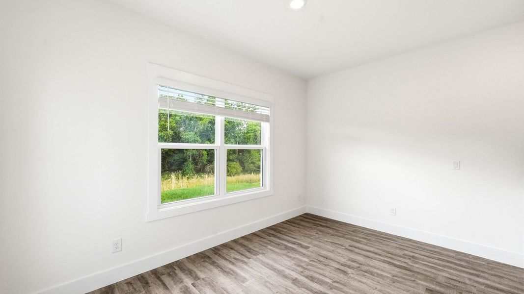 Spacious, unfurnished interior of a new home in Fieldcrest Acres, Blountville (Image 16).